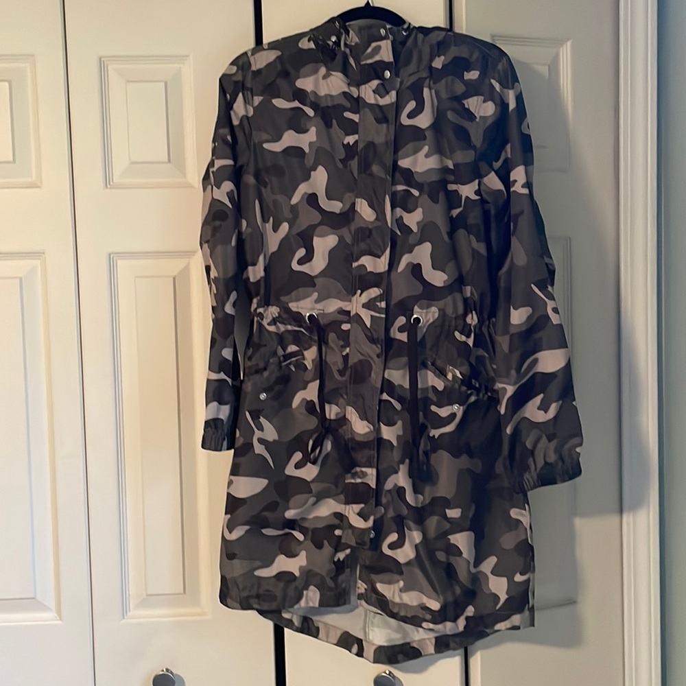 FashionNova camo jacket.  Light weight. Never worn!
